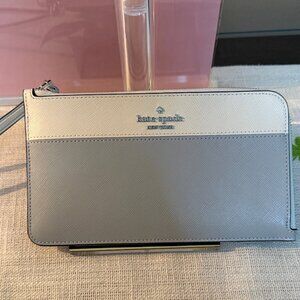 KATE SPADE- MEDIUM ZIP WRISTLET- IVORY/PLATINUM - NEW WITH TAGS MSRP 139.00